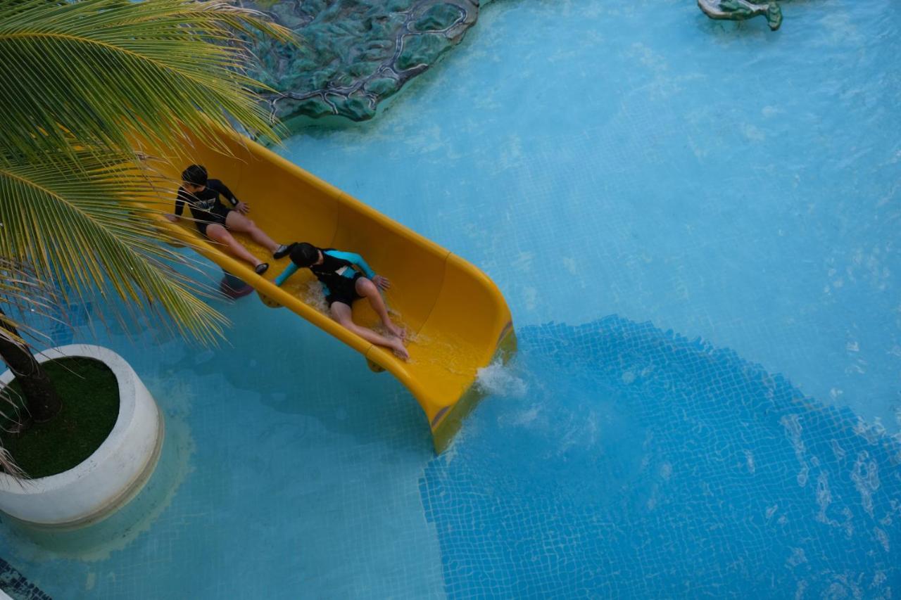 Hotel Landcons &