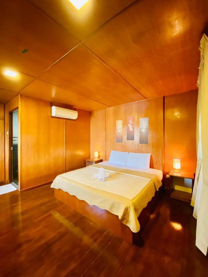 Hotel Landcons & 2*