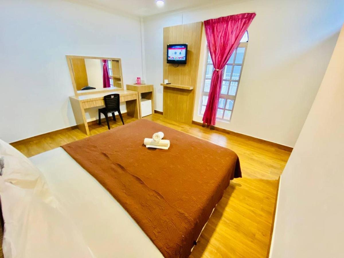 Hotel Landcons & 2*