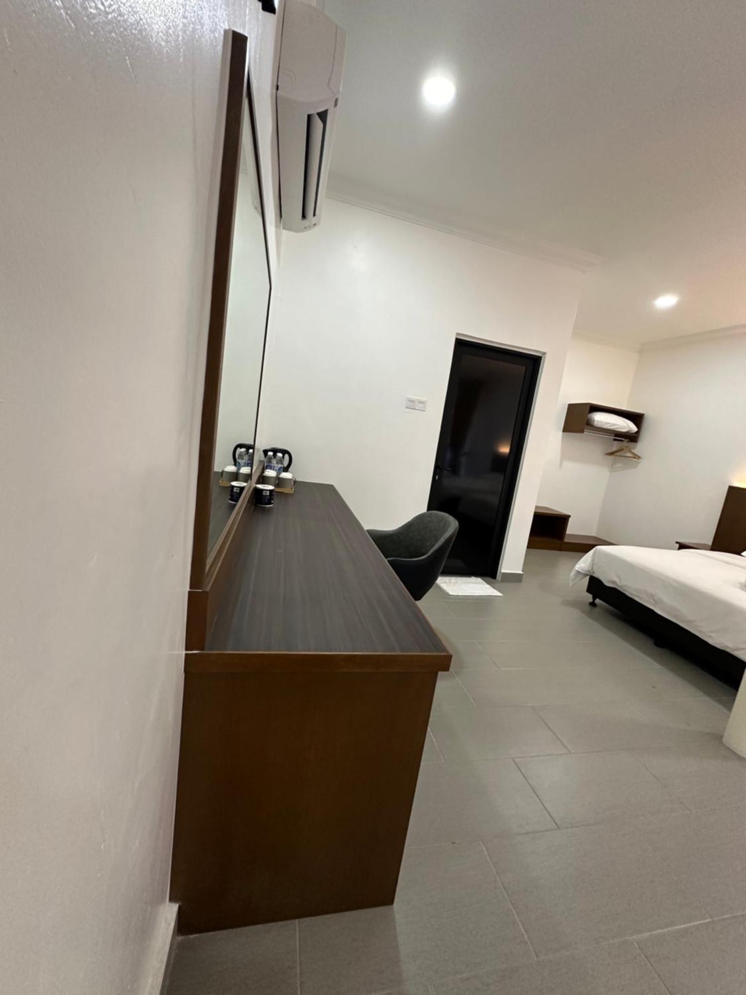 Hotel Landcons &