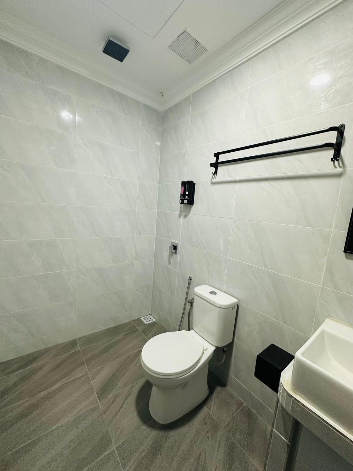 Landcons & Hotel 2*