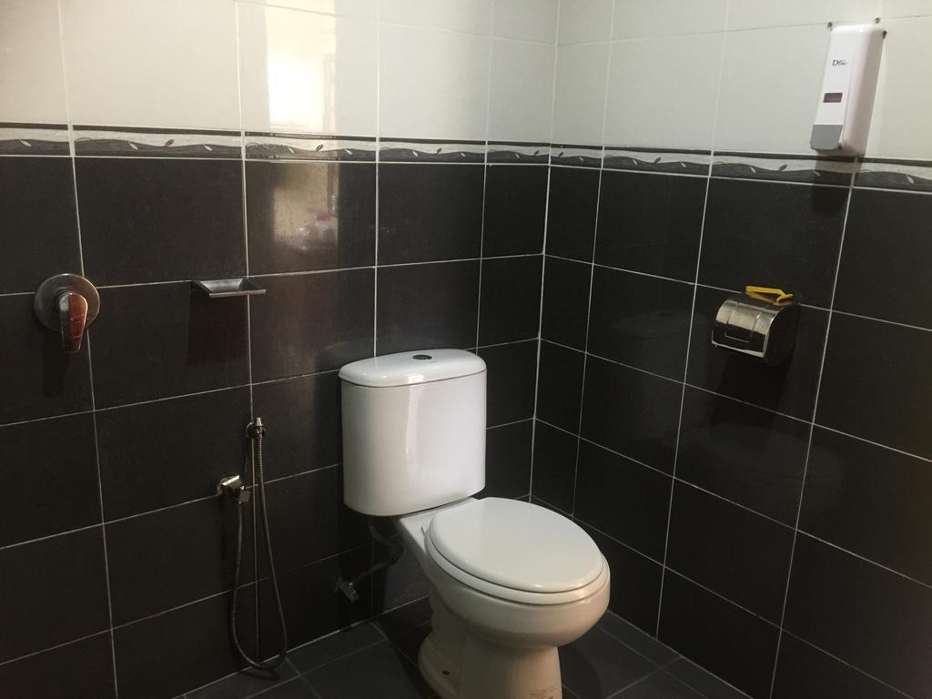 Hotel Landcons & 2*
